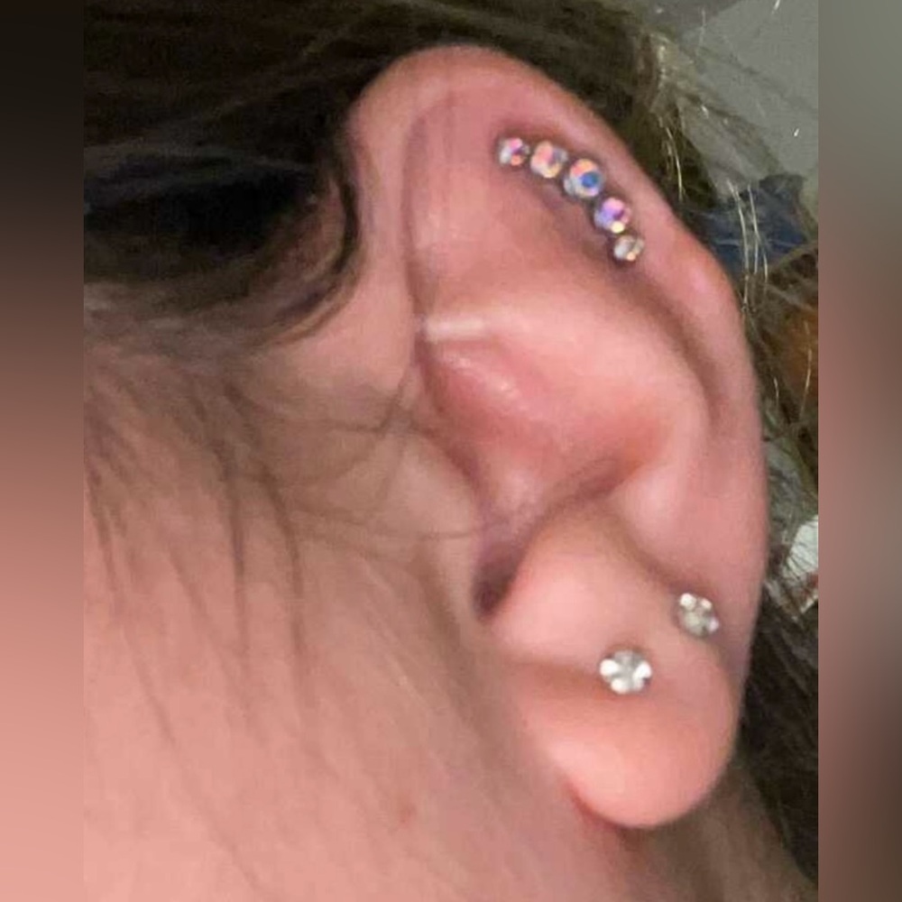 1Pc Iridescent CZ 16g- Surgical Stainless Cartilage/ Helix/Tragus Stud NWT - Picture 10 of 13